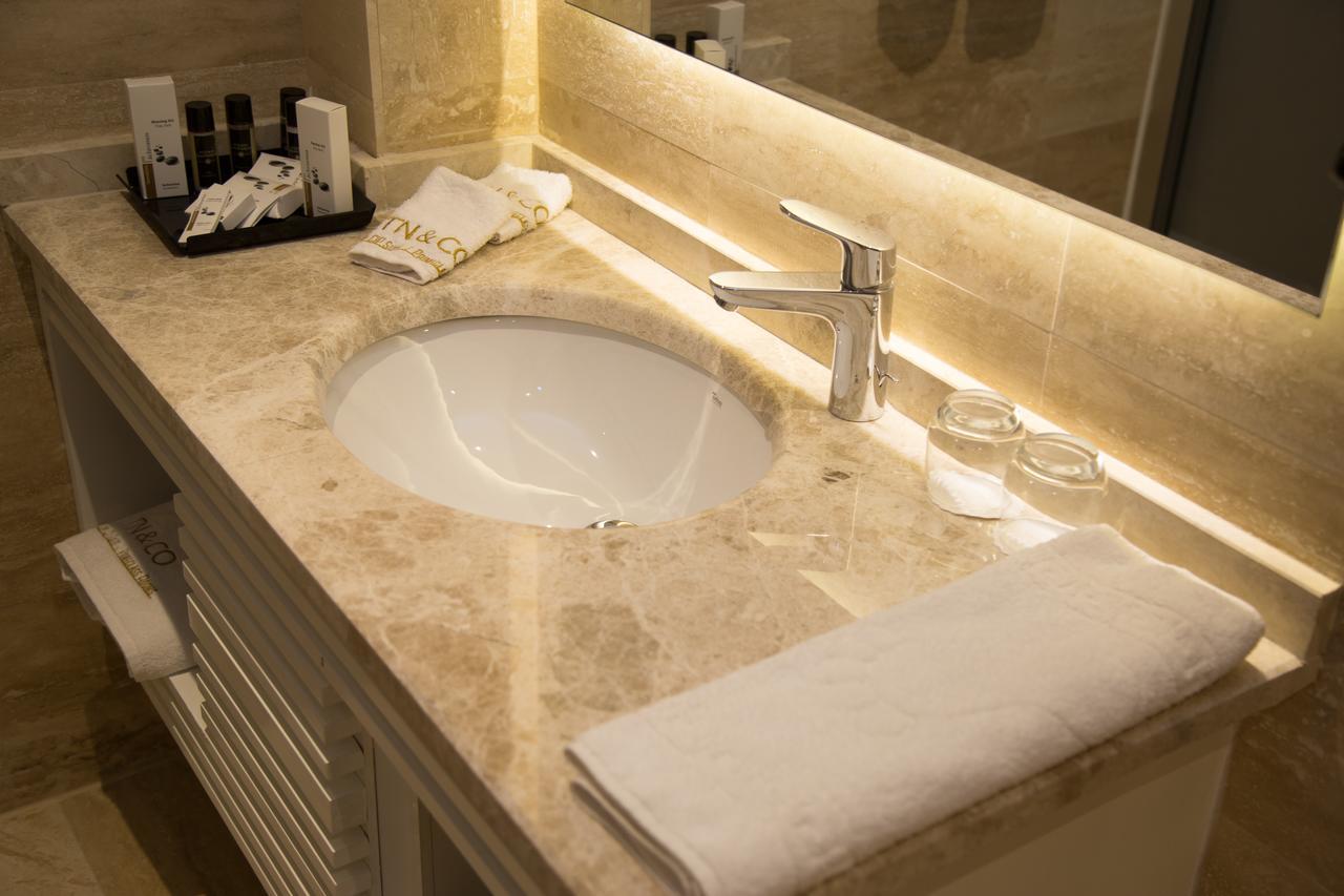 Tn&Co Exclusive Cip Suites And Primeclass Rooms (Adults Only) موجلا المظهر الخارجي الصورة