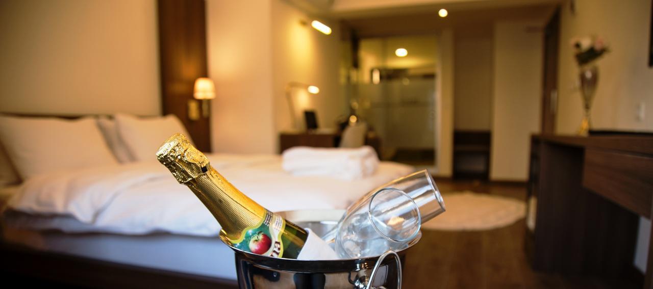 Tn&Co Exclusive Cip Suites And Primeclass Rooms (Adults Only) موجلا المظهر الخارجي الصورة